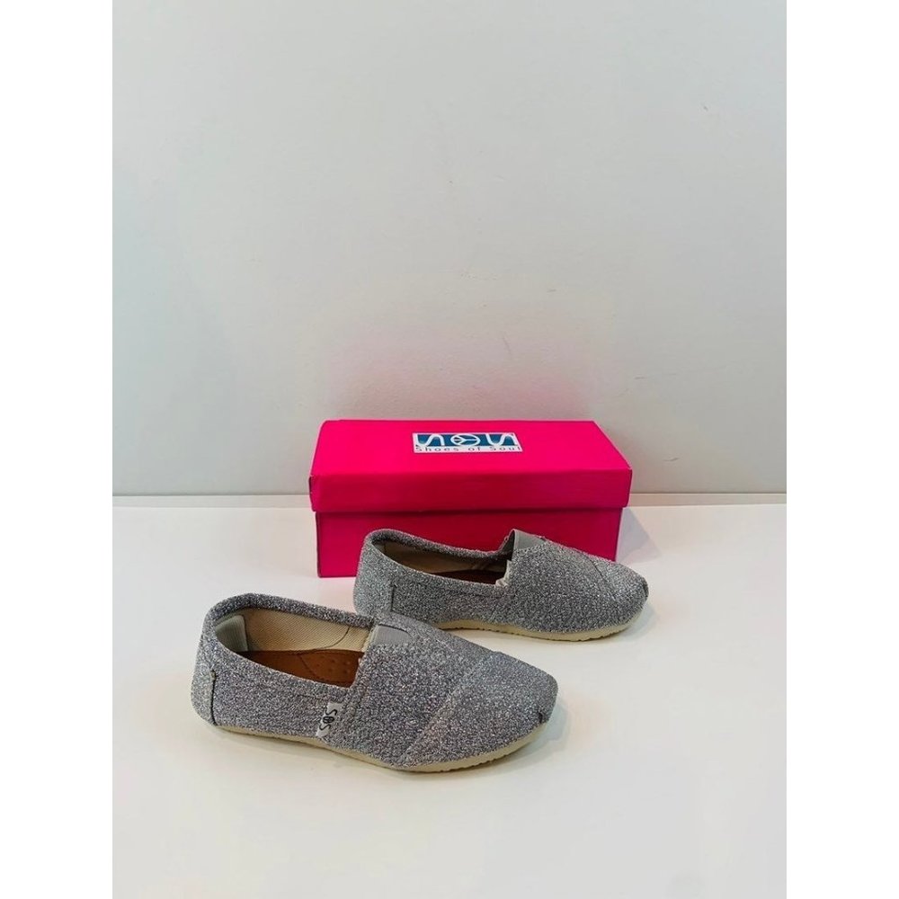 Brand New girls silver glitter flats - Picture 1 of 7